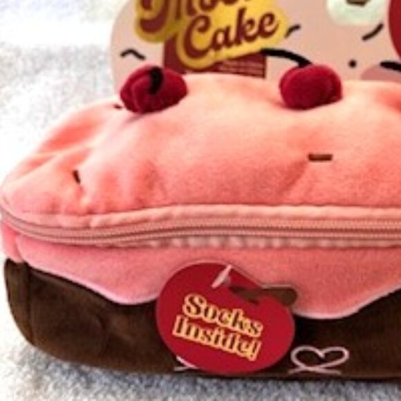 Moon Cake plush pouch with 6 pair of quarter socks NWT - Picture 5 of 10